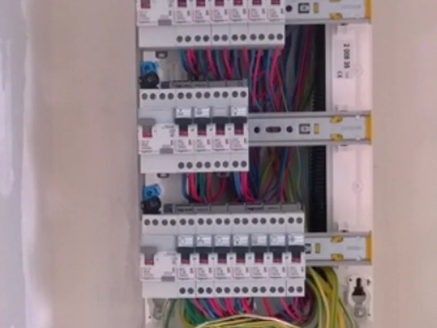 Électricité à Montauban : tableau électrique neuf posé et repéré par RECB82